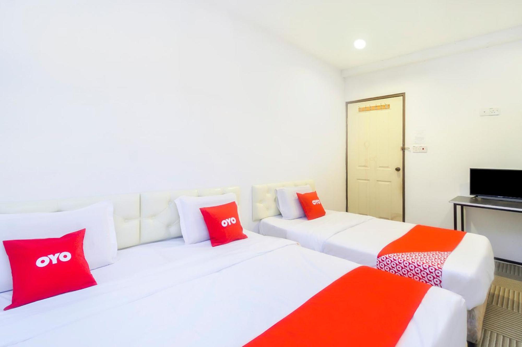 Oyo 44017 L & C Premium Stay Kuching Luaran gambar