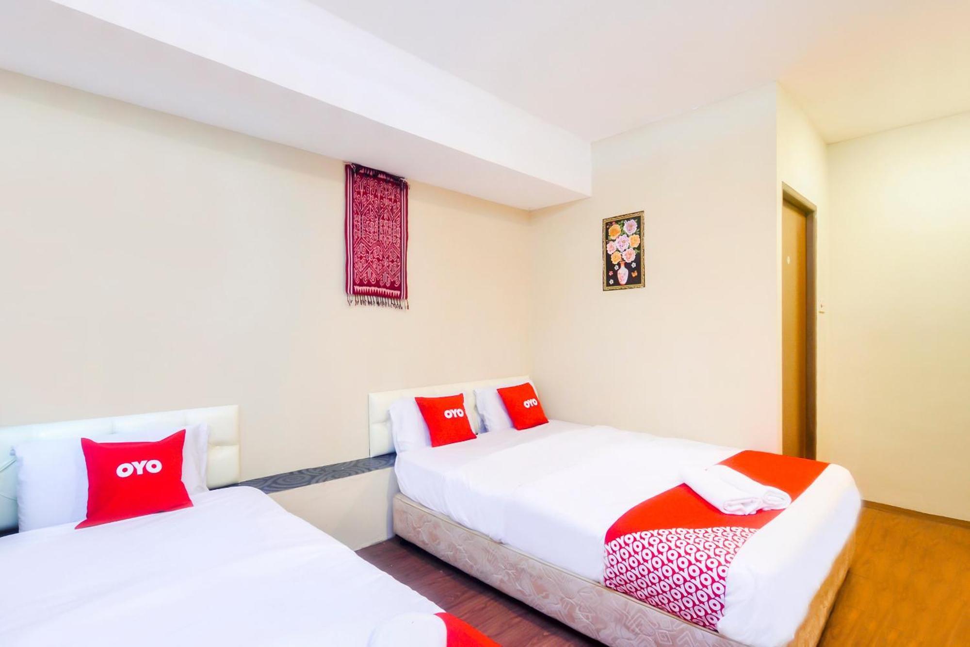 Oyo 44017 L & C Premium Stay Kuching Luaran gambar