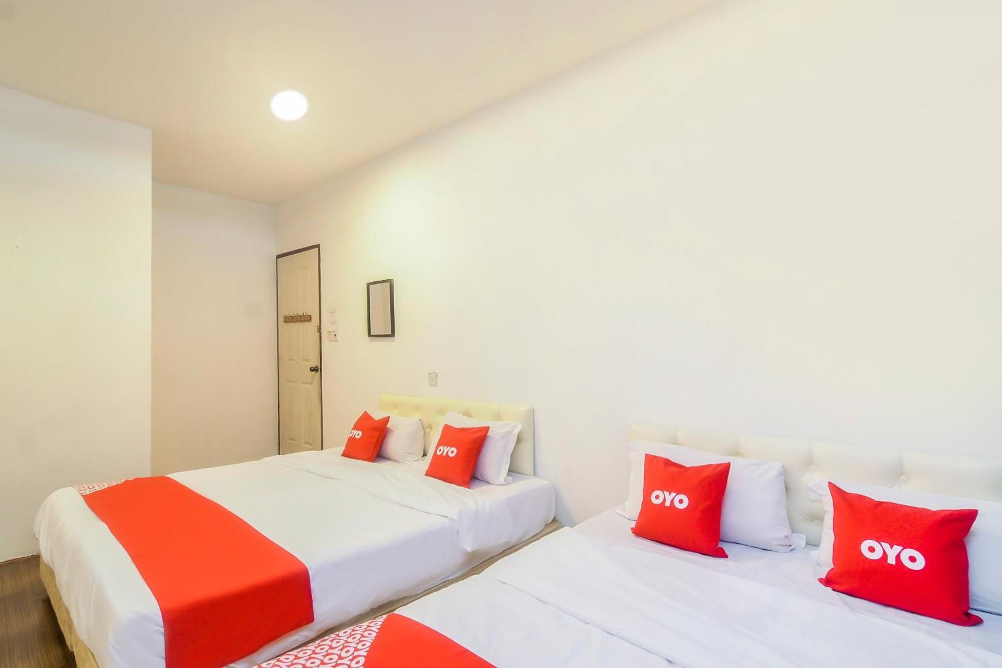 Oyo 44017 L & C Premium Stay Kuching Luaran gambar