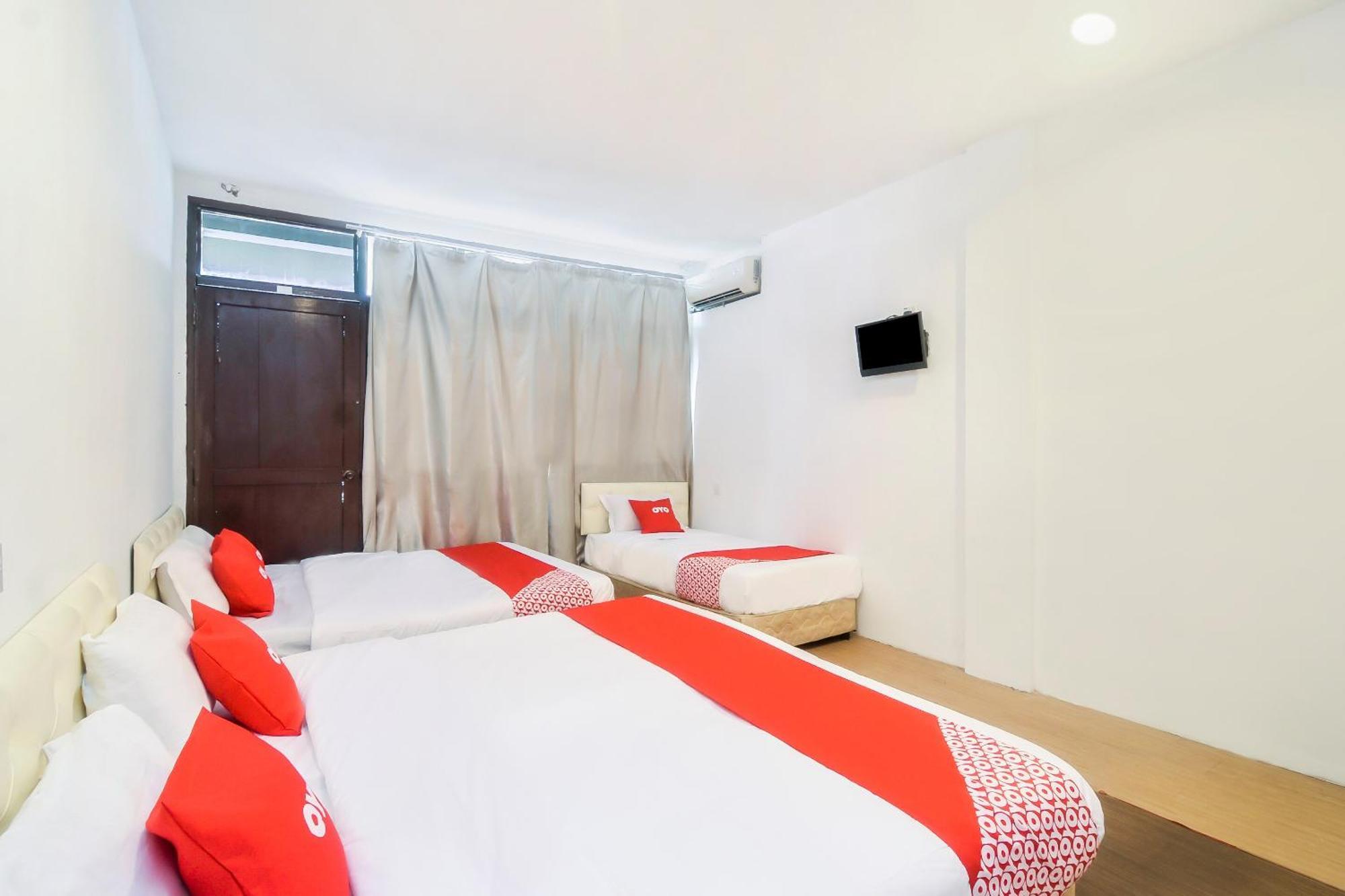Oyo 44017 L & C Premium Stay Kuching Luaran gambar