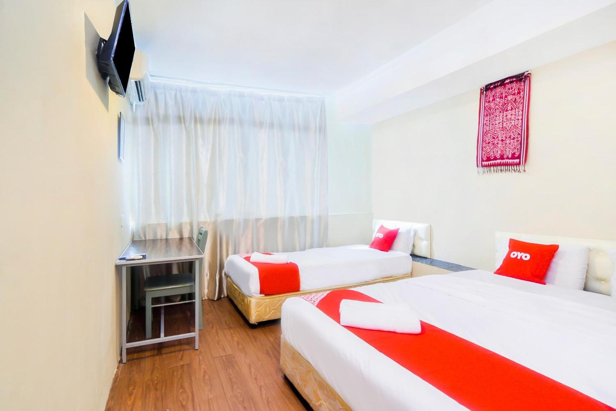 Oyo 44017 L & C Premium Stay Kuching Luaran gambar